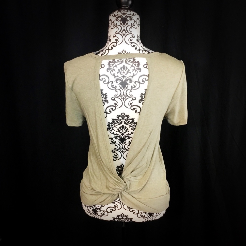 SOLID SHORT SLEEVE OPEN BACK TWIST DETAIL TOP - Picture 4 of 6